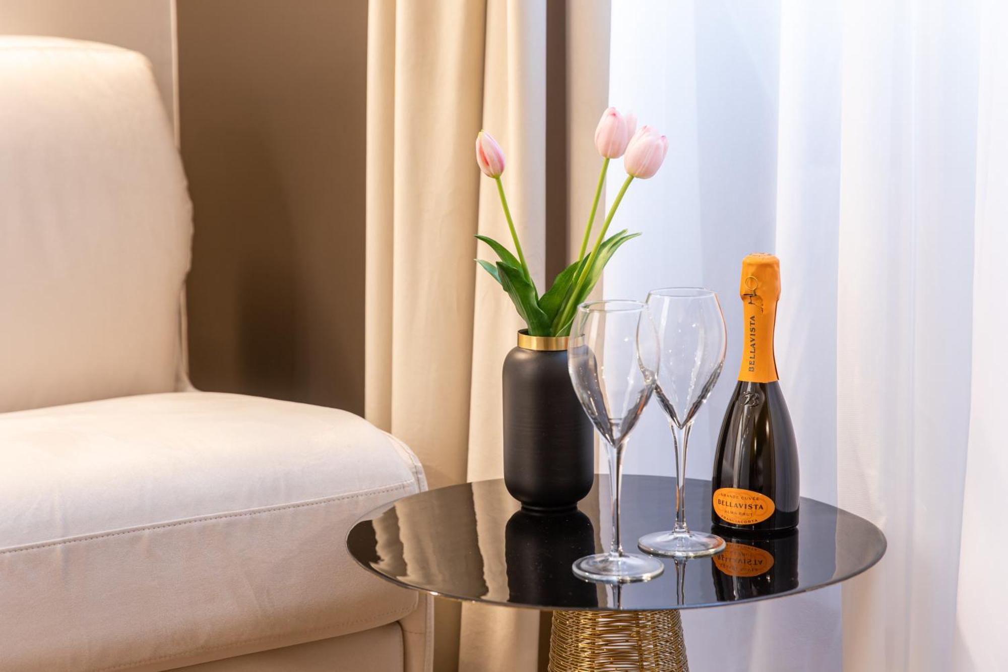 The Dream Suites Milan Bagian luar foto